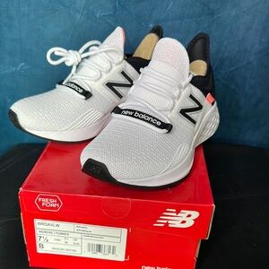 Women’s New Balance Fresh Foam Roav Size 7